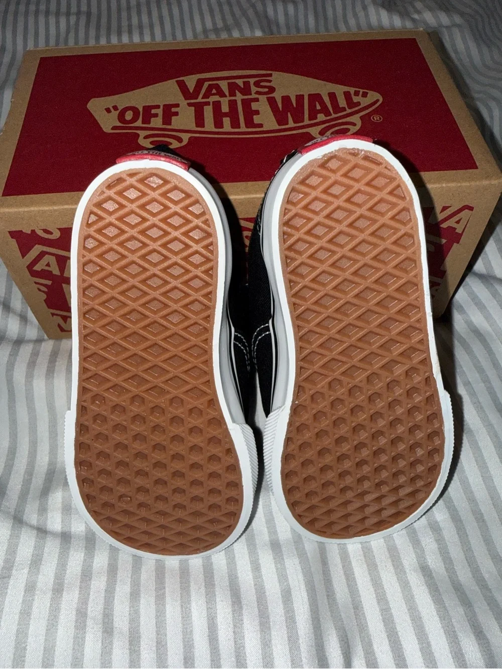 🆕 Vans Toddler Black & White Kids Slip-On Sneakers (Elastic)